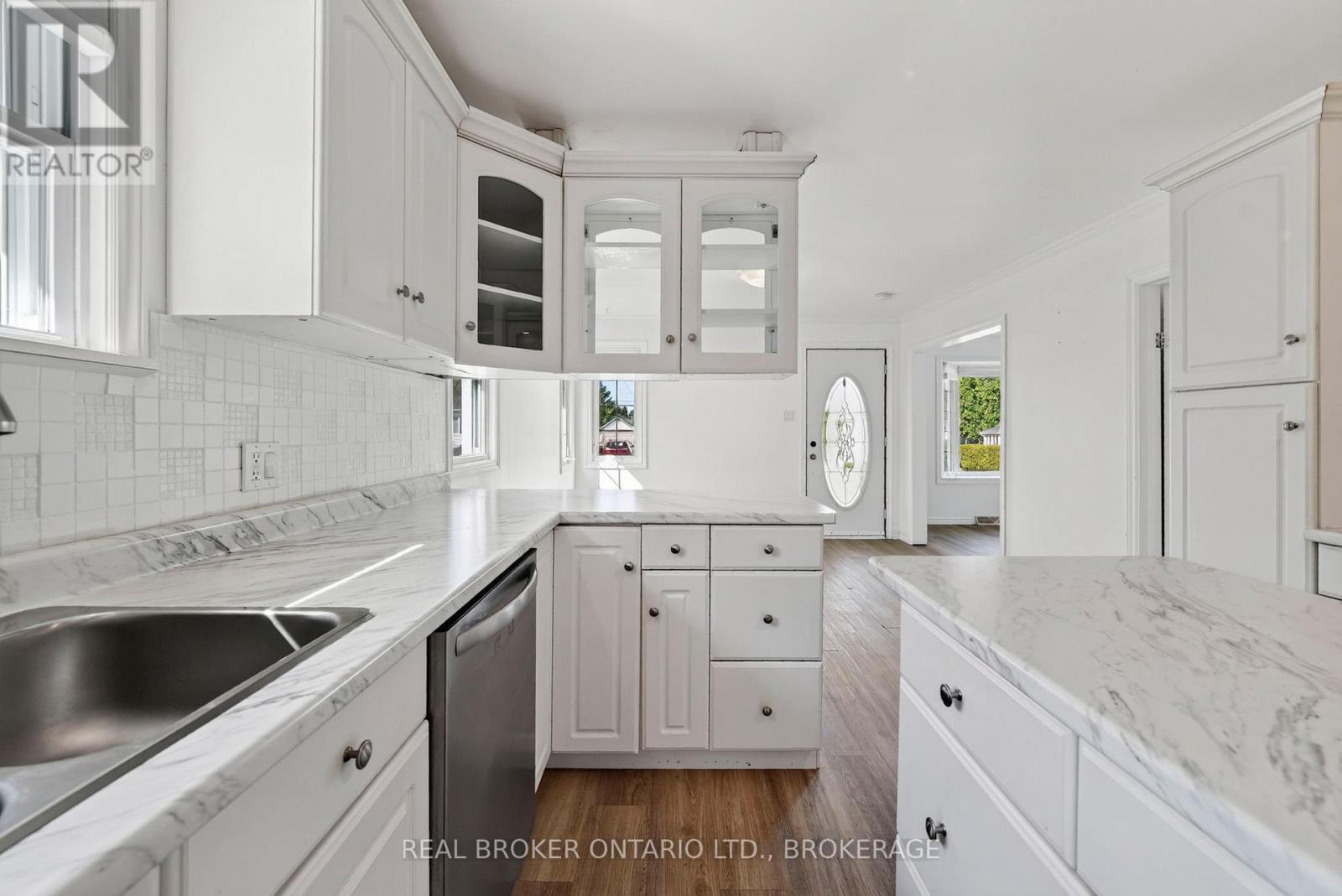 48 Bryden Avenue, Cornwall, ON - Indoor Photo Showing Kitchen