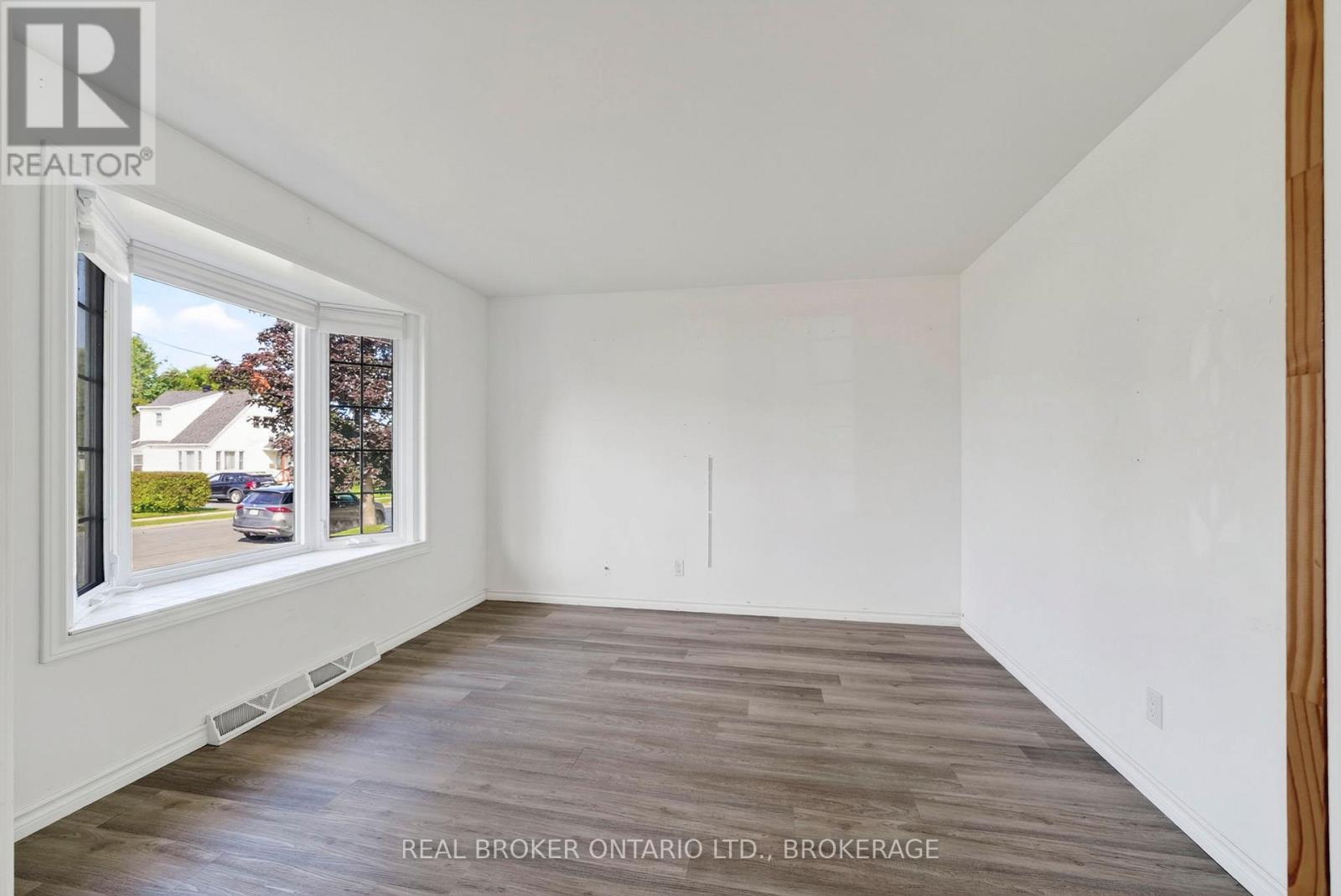 48 Bryden Avenue, Cornwall, ON - Indoor Photo Showing Other Room