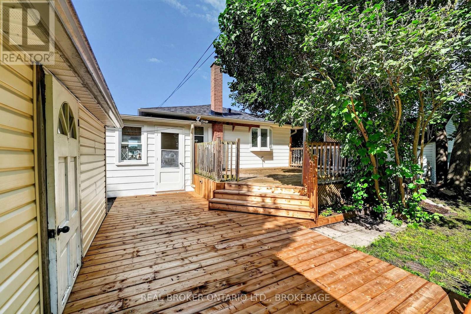 48 Bryden Avenue, Cornwall, ON - Outdoor
