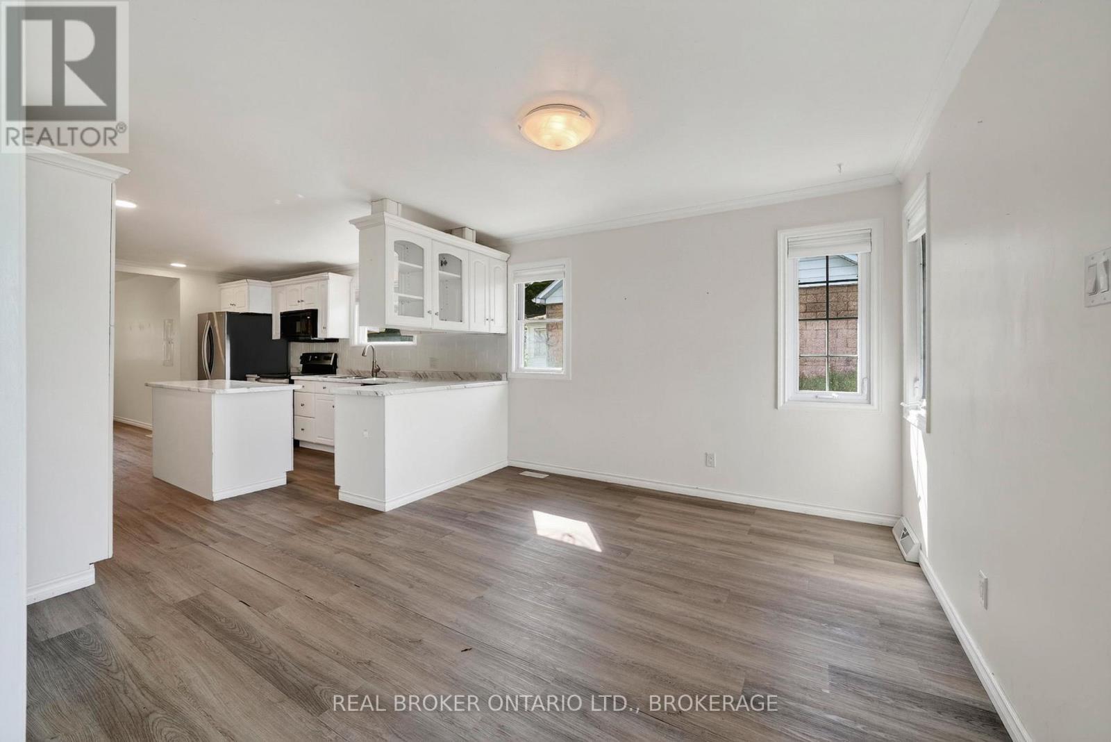 48 Bryden Avenue, Cornwall, ON - Indoor Photo Showing Kitchen