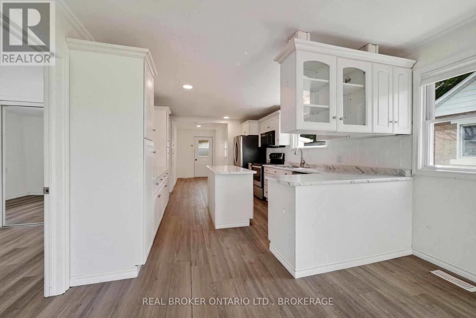 48 Bryden Avenue, Cornwall, ON - Indoor Photo Showing Kitchen