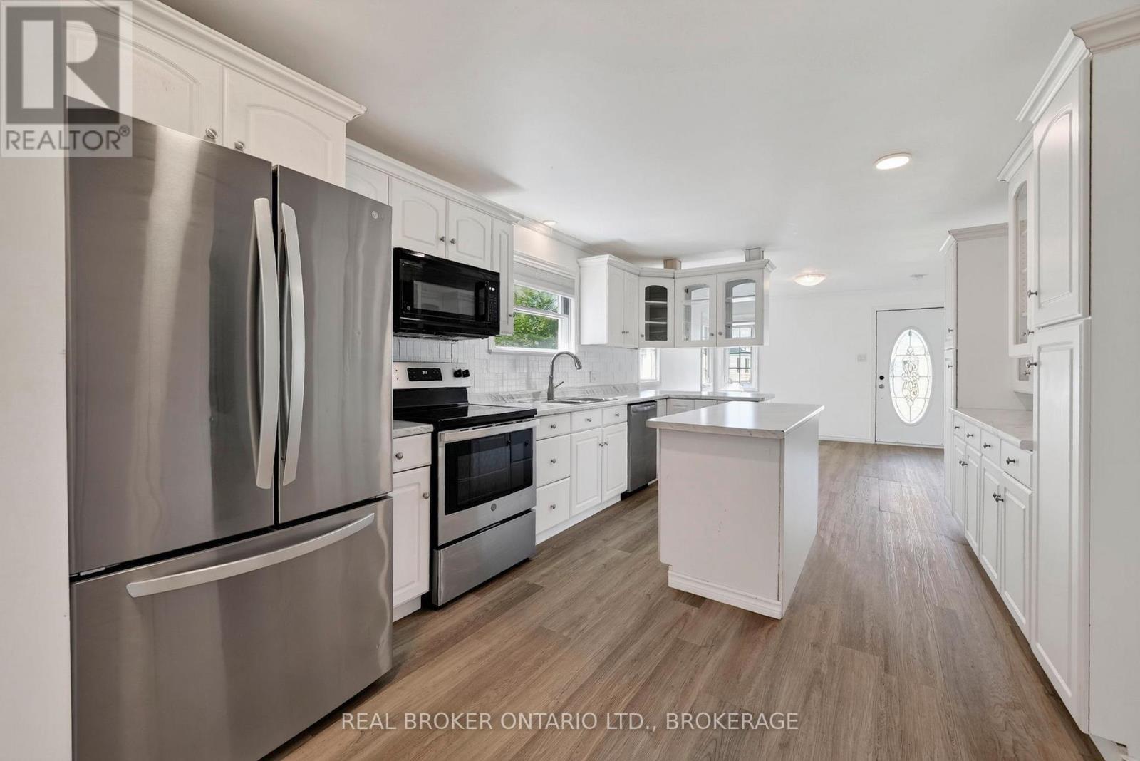 48 Bryden Avenue, Cornwall, ON - Indoor Photo Showing Kitchen