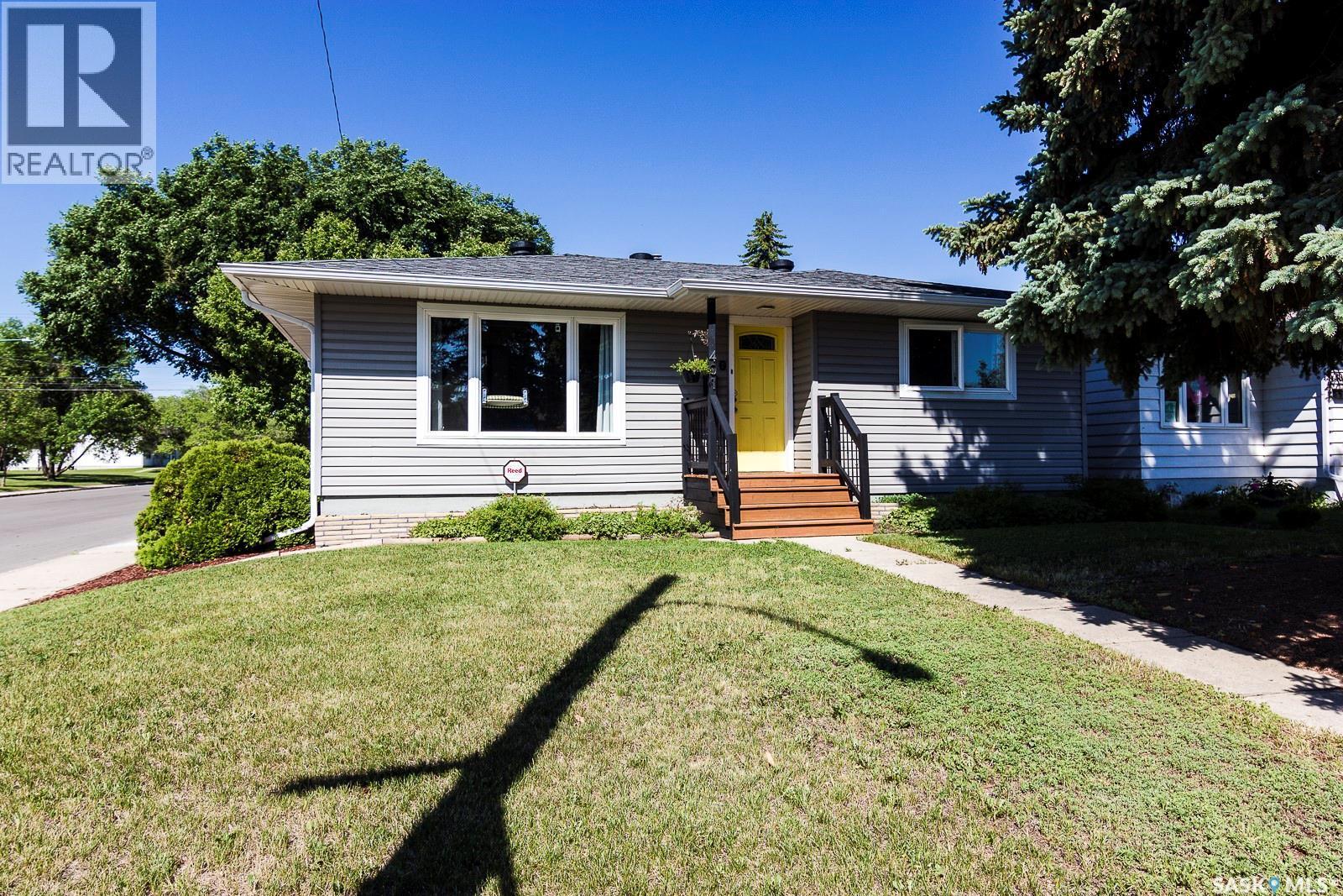 401 R Avenue N, Saskatoon, SK - Outdoor With Facade