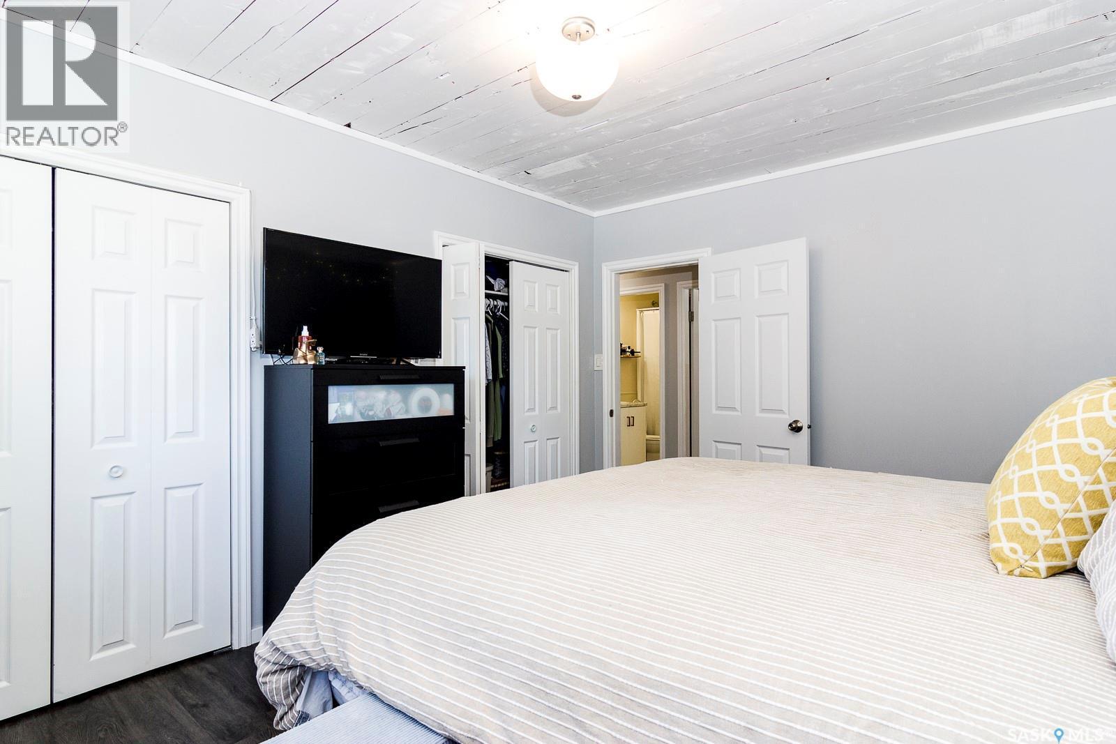 401 R Avenue N, Saskatoon, SK - Indoor Photo Showing Bedroom