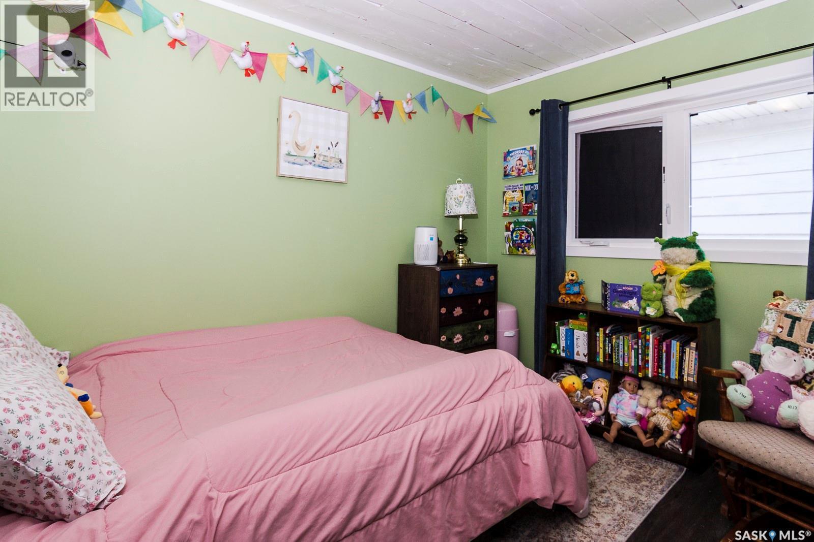 401 R Avenue N, Saskatoon, SK - Indoor Photo Showing Bedroom