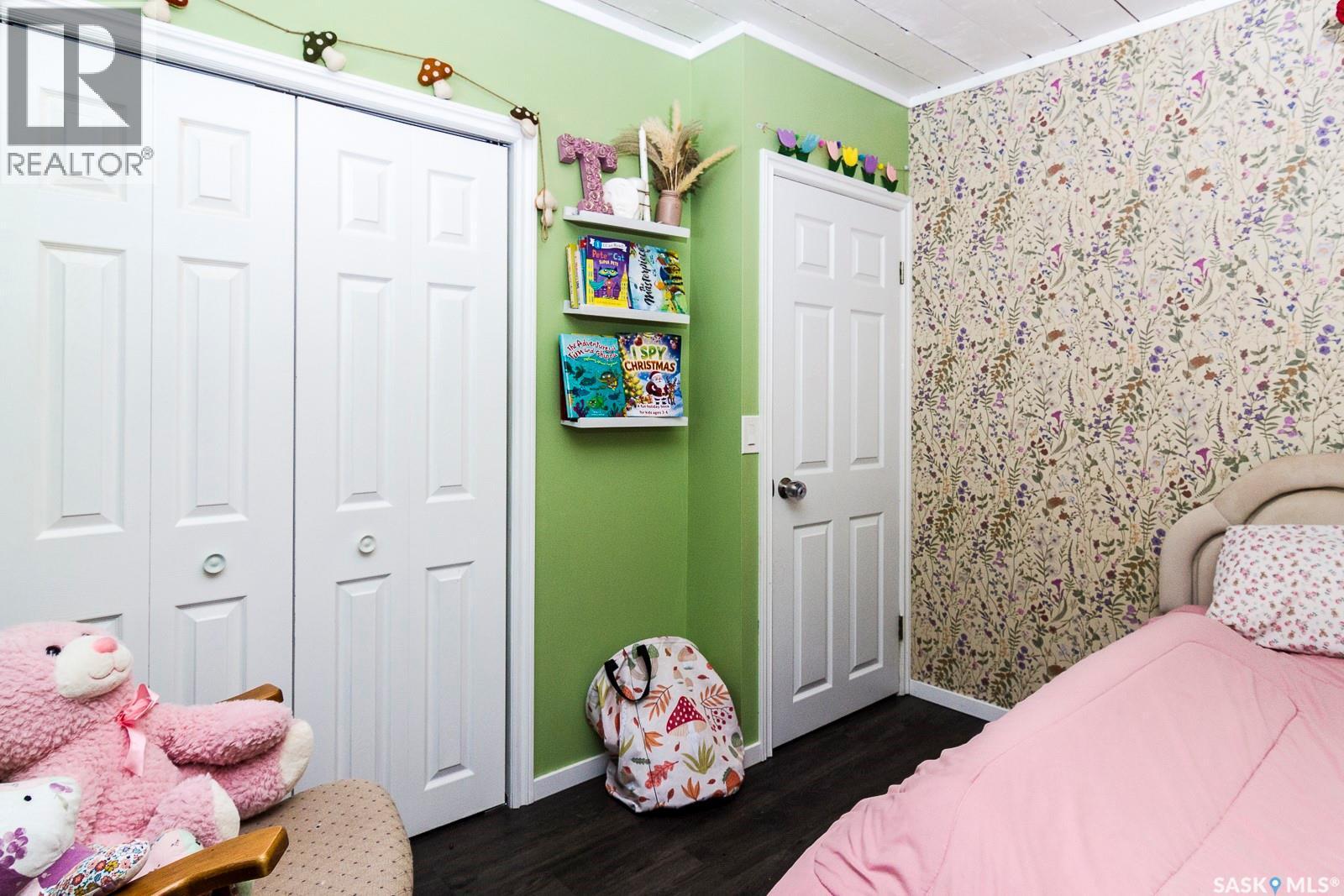 401 R Avenue N, Saskatoon, SK - Indoor Photo Showing Bedroom