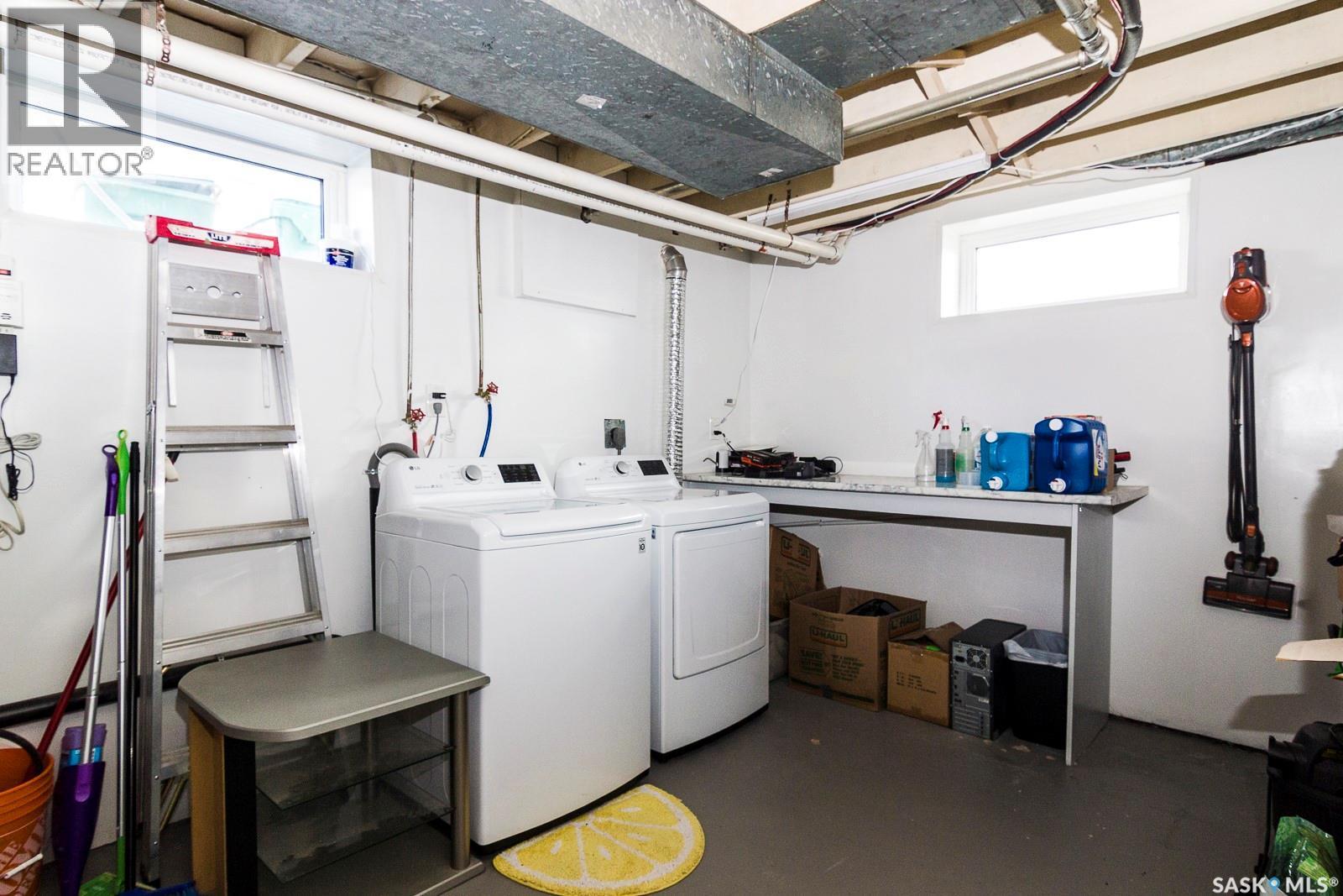 401 R Avenue N, Saskatoon, SK - Indoor Photo Showing Laundry Room