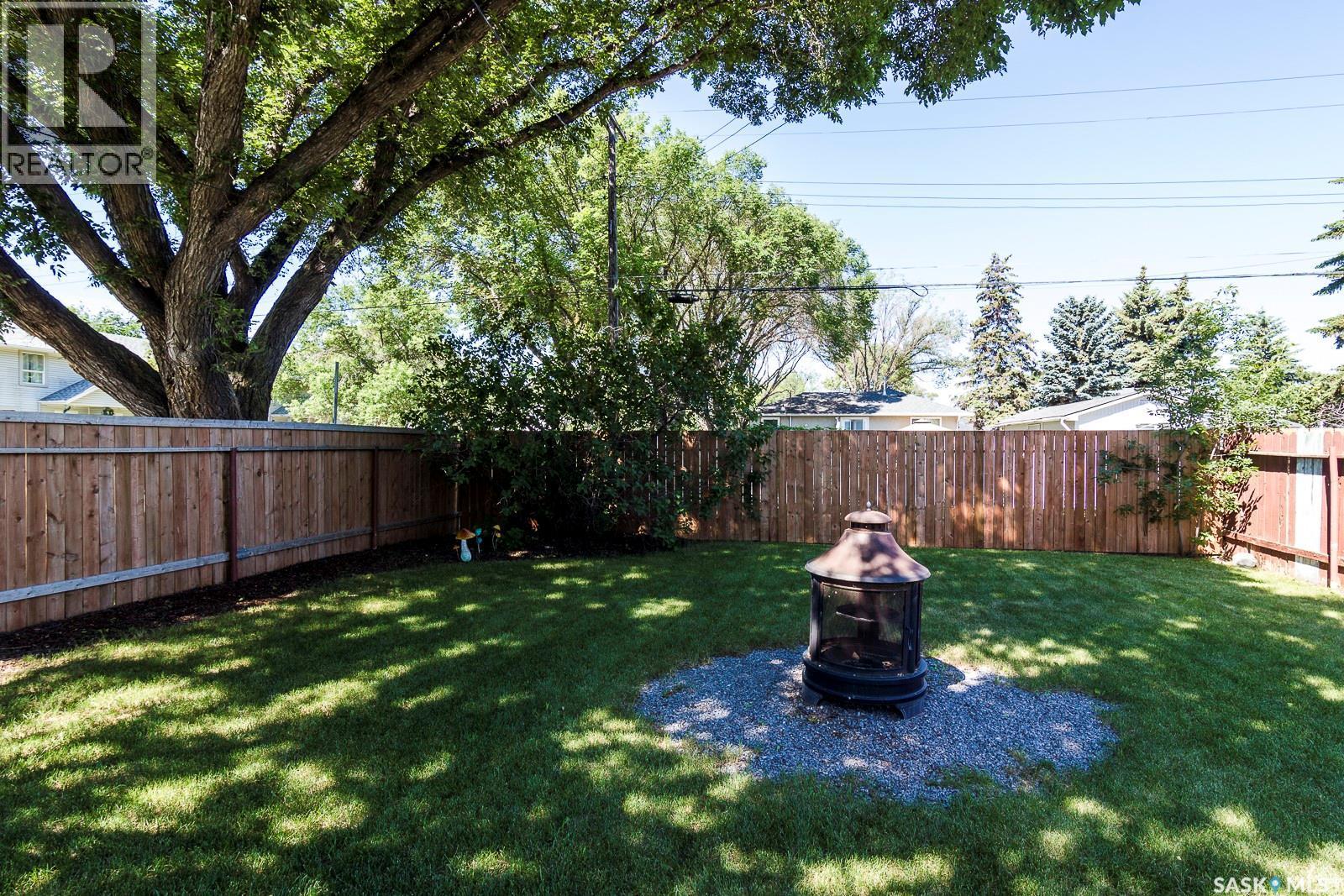 401 R Avenue N, Saskatoon, SK - Outdoor With Backyard