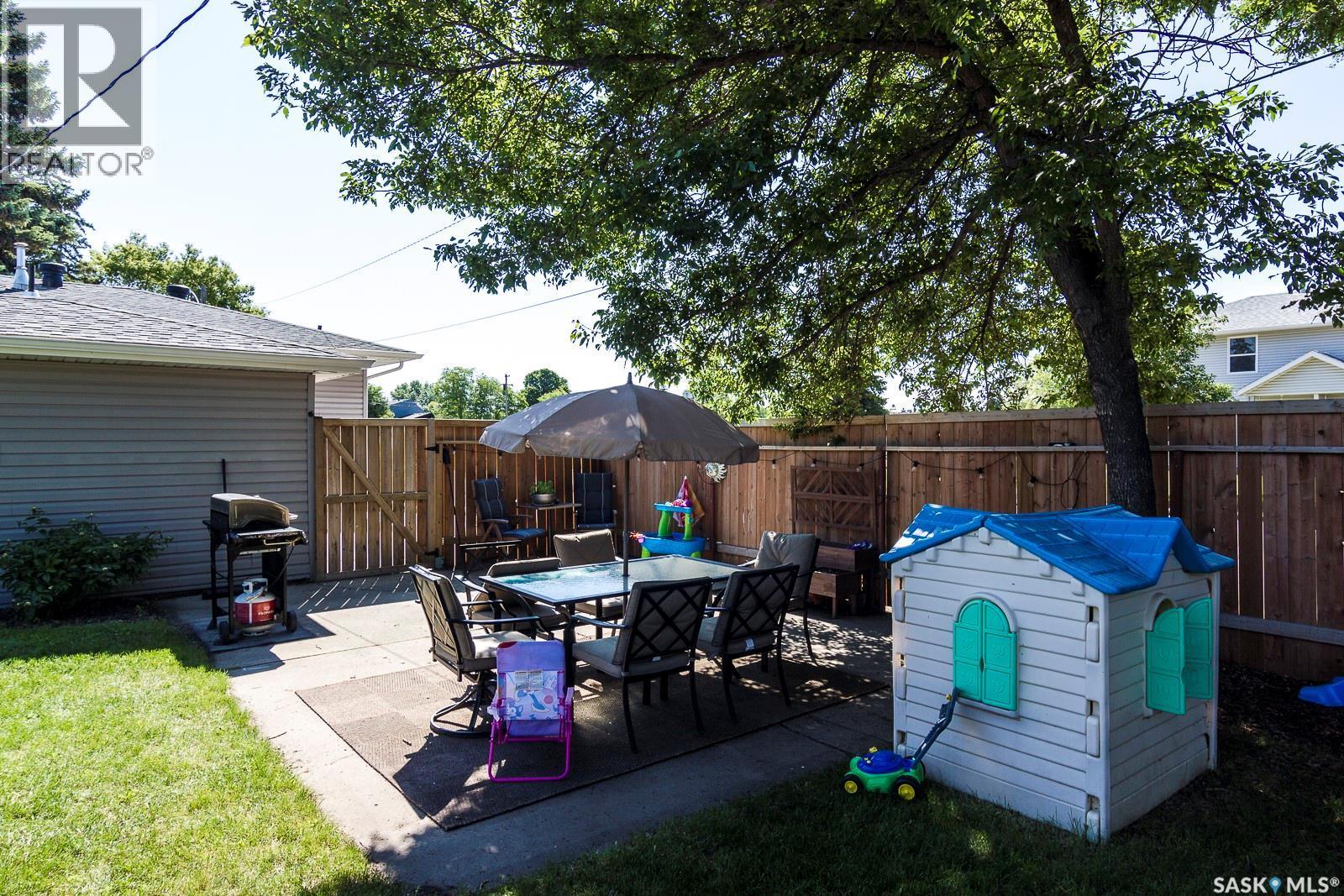 401 R Avenue N, Saskatoon, SK - Outdoor With Deck Patio Veranda