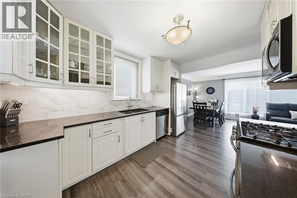 203 West 31St Street, Hamilton, ON - Indoor Photo Showing Kitchen