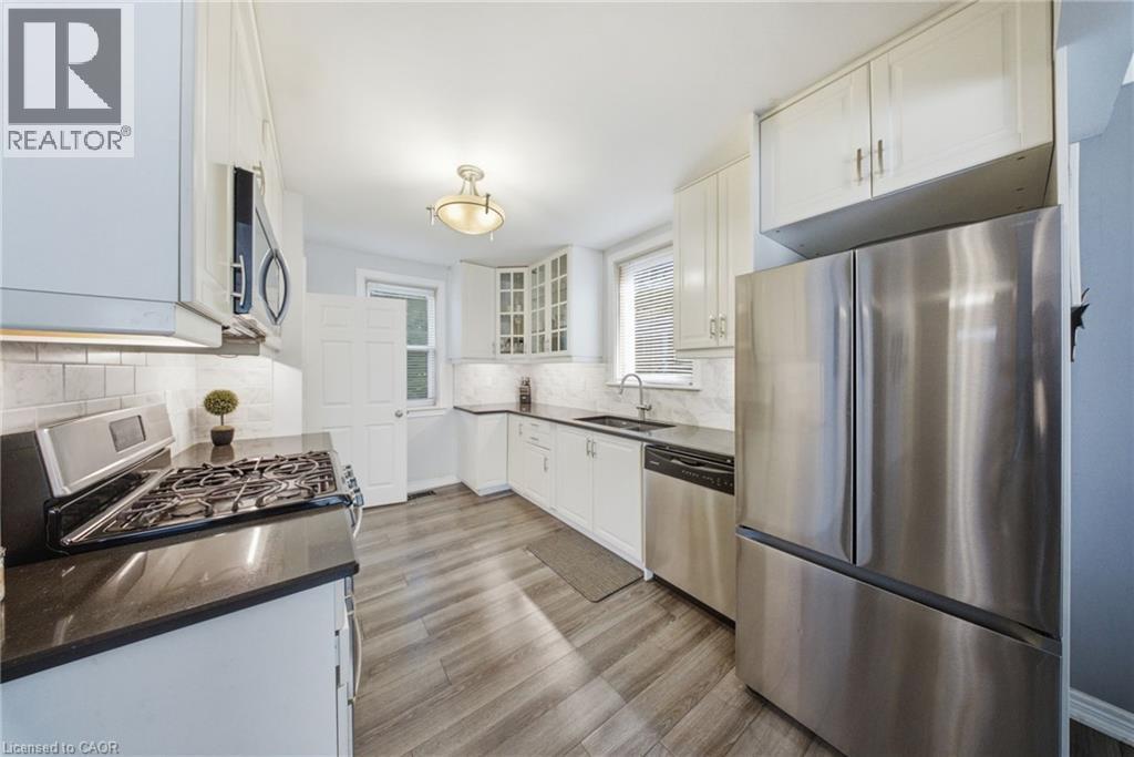 203 West 31St Street, Hamilton, ON - Indoor Photo Showing Kitchen