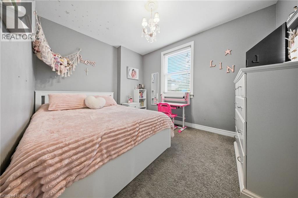 203 West 31St Street, Hamilton, ON - Indoor Photo Showing Bedroom