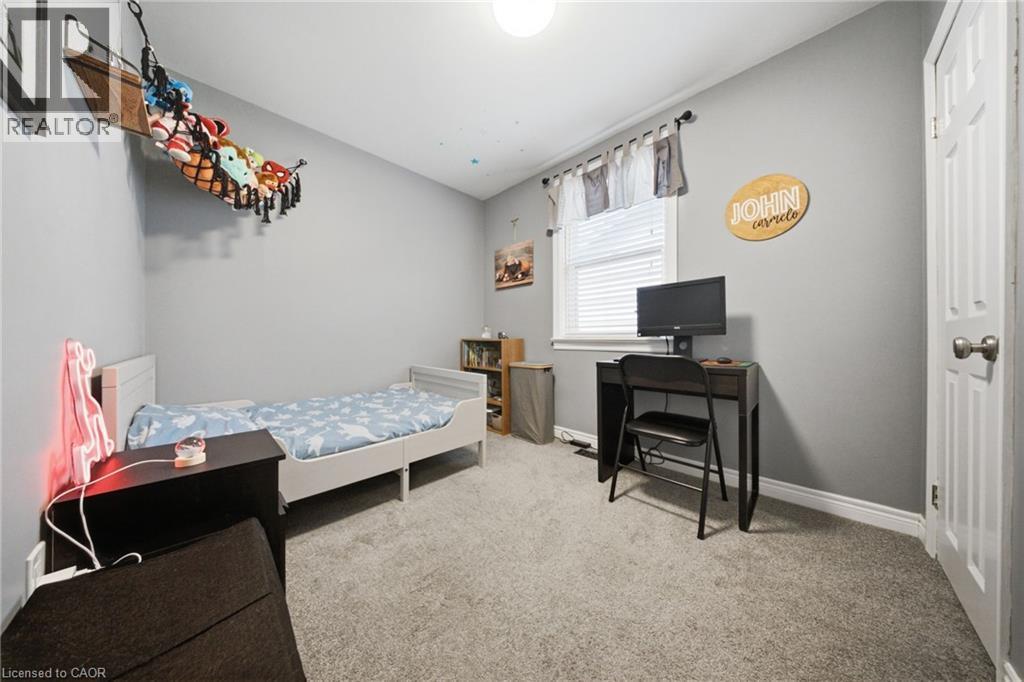 203 West 31St Street, Hamilton, ON - Indoor Photo Showing Bedroom