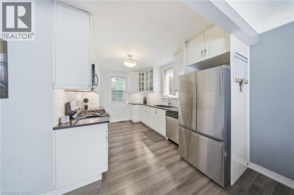 203 West 31St Street, Hamilton, ON - Indoor Photo Showing Kitchen