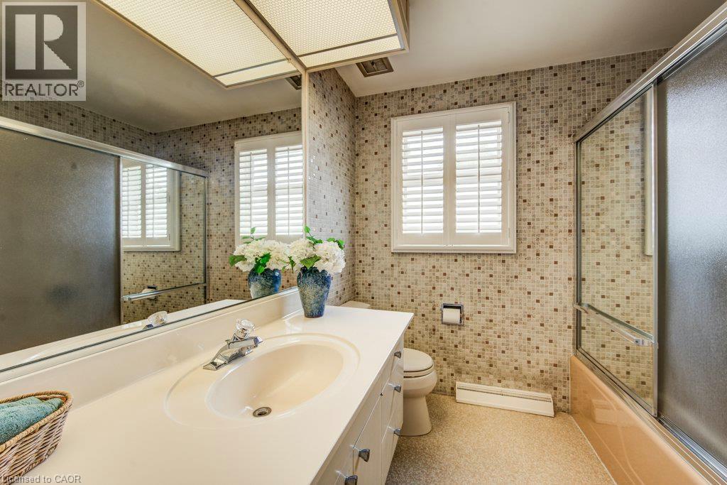 97 Somerset Crescent, Waterloo, ON - Indoor Photo Showing Bathroom