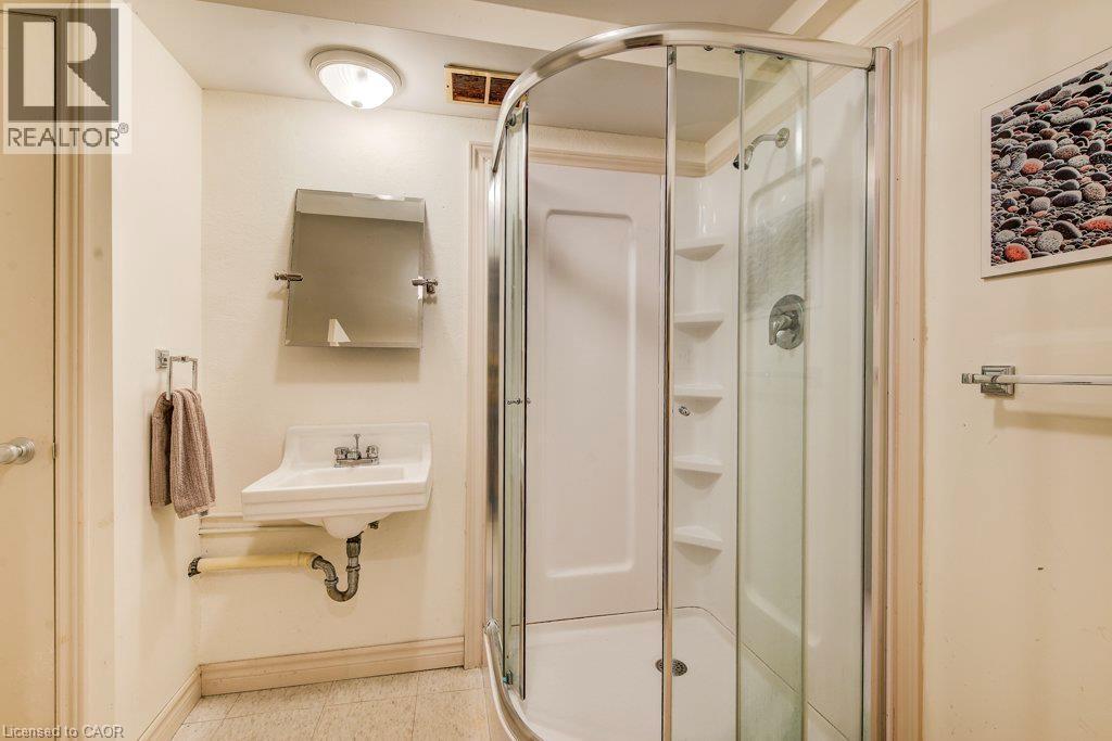 97 Somerset Crescent, Waterloo, ON - Indoor Photo Showing Bathroom