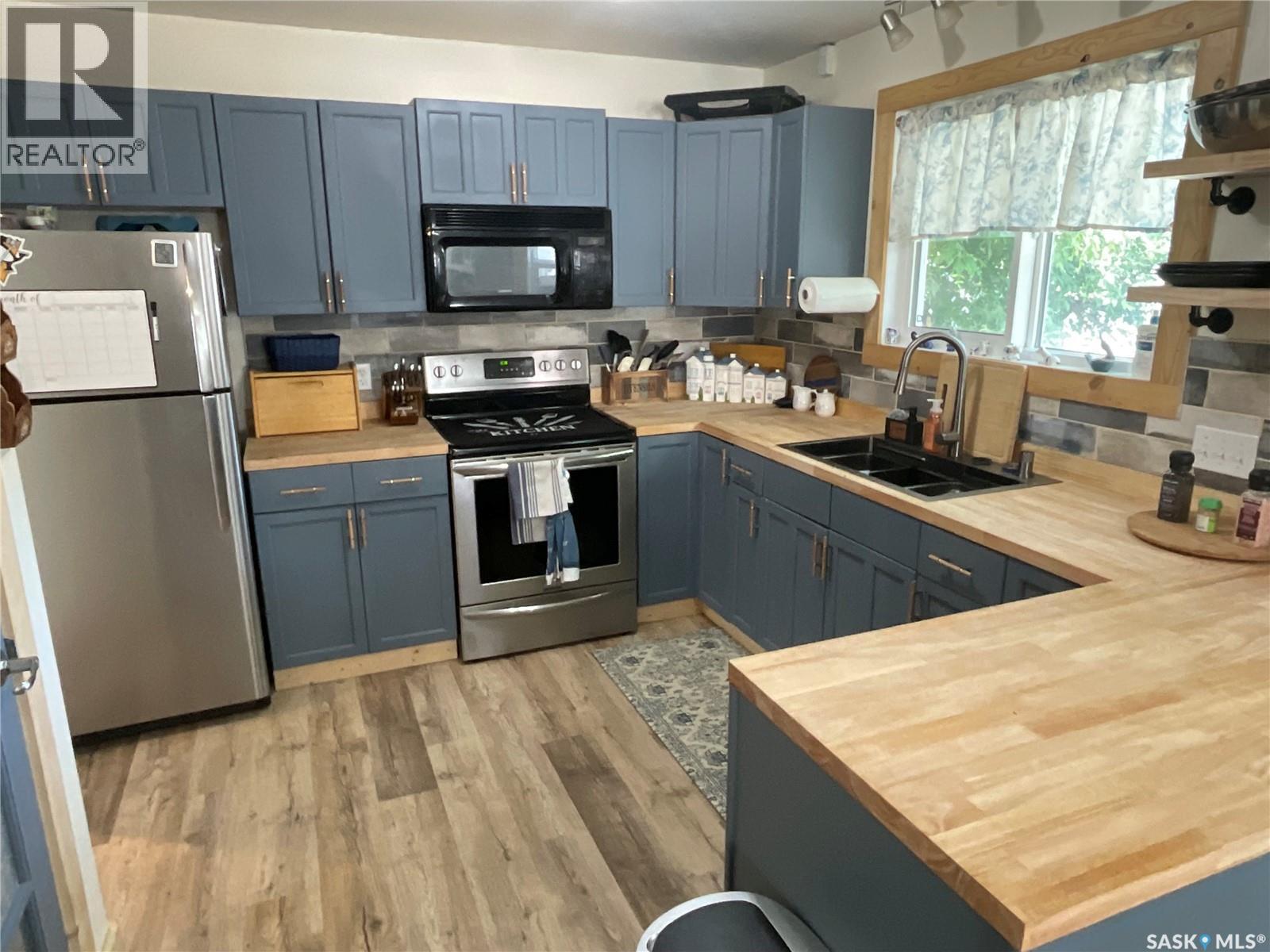 2018 8Th Street, Rosthern, SK - Indoor Photo Showing Kitchen With Double Sink