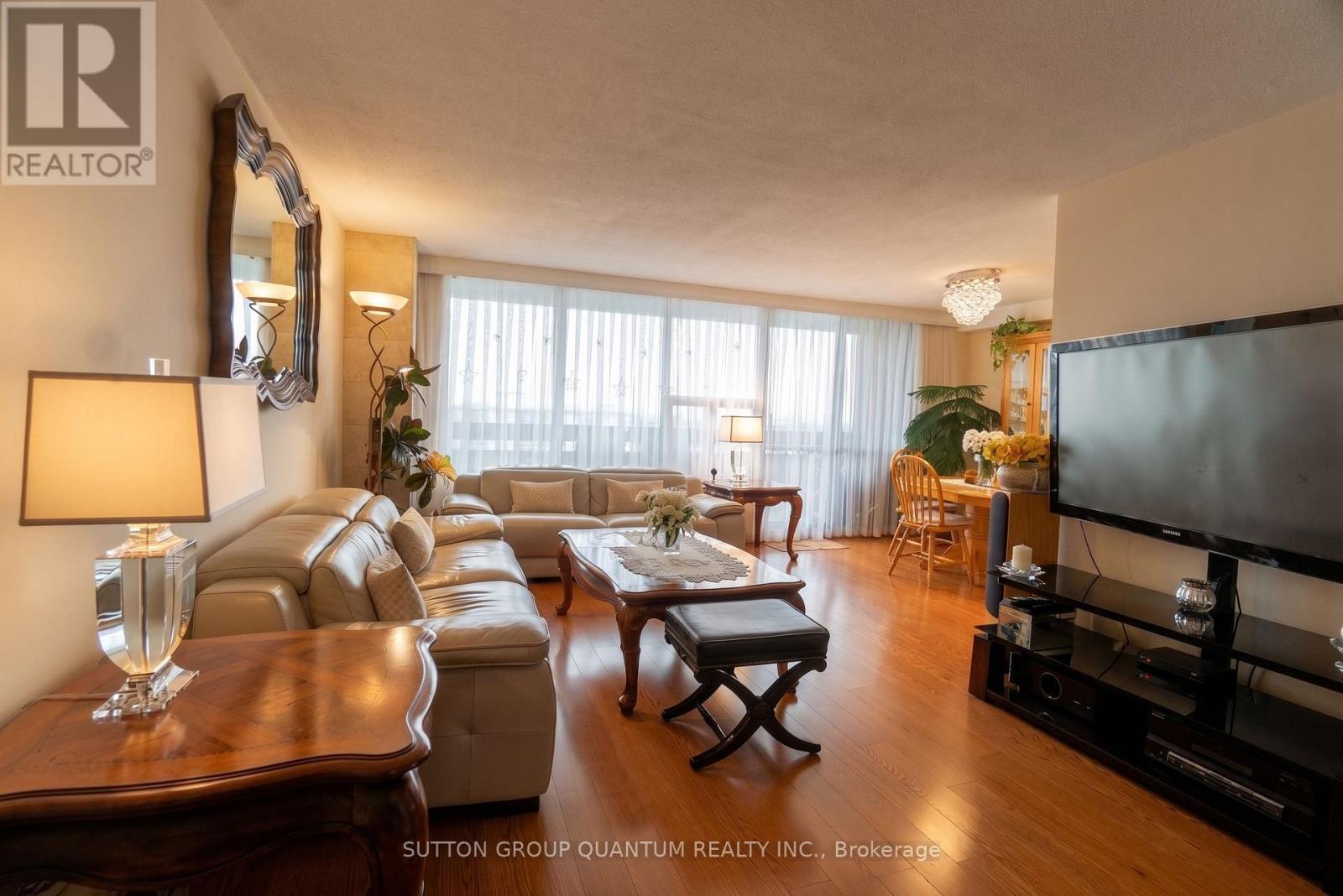 1810 - 11 Wincott Drive, Toronto, ON - Indoor Photo Showing Living Room