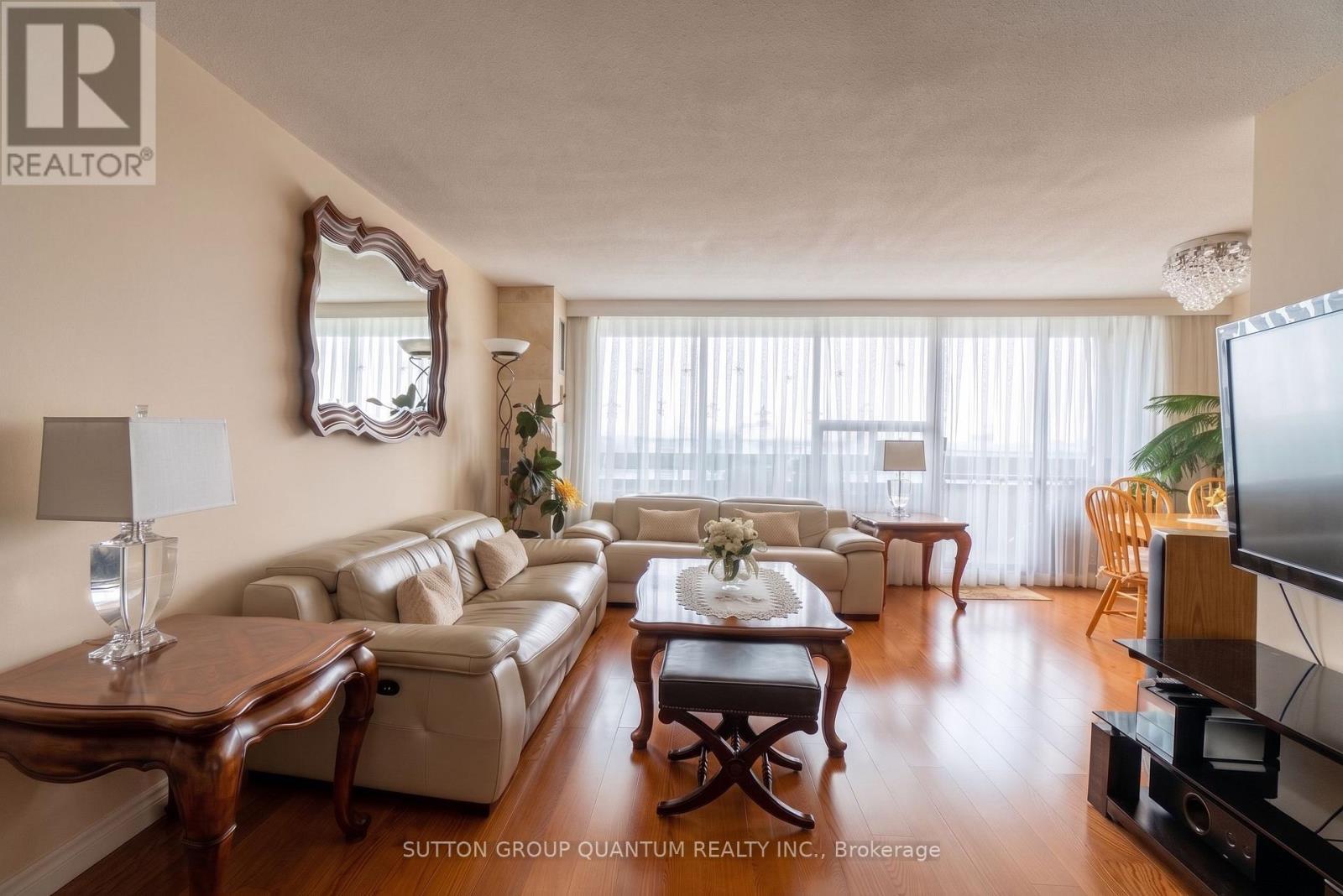1810 - 11 Wincott Drive, Toronto, ON - Indoor Photo Showing Living Room
