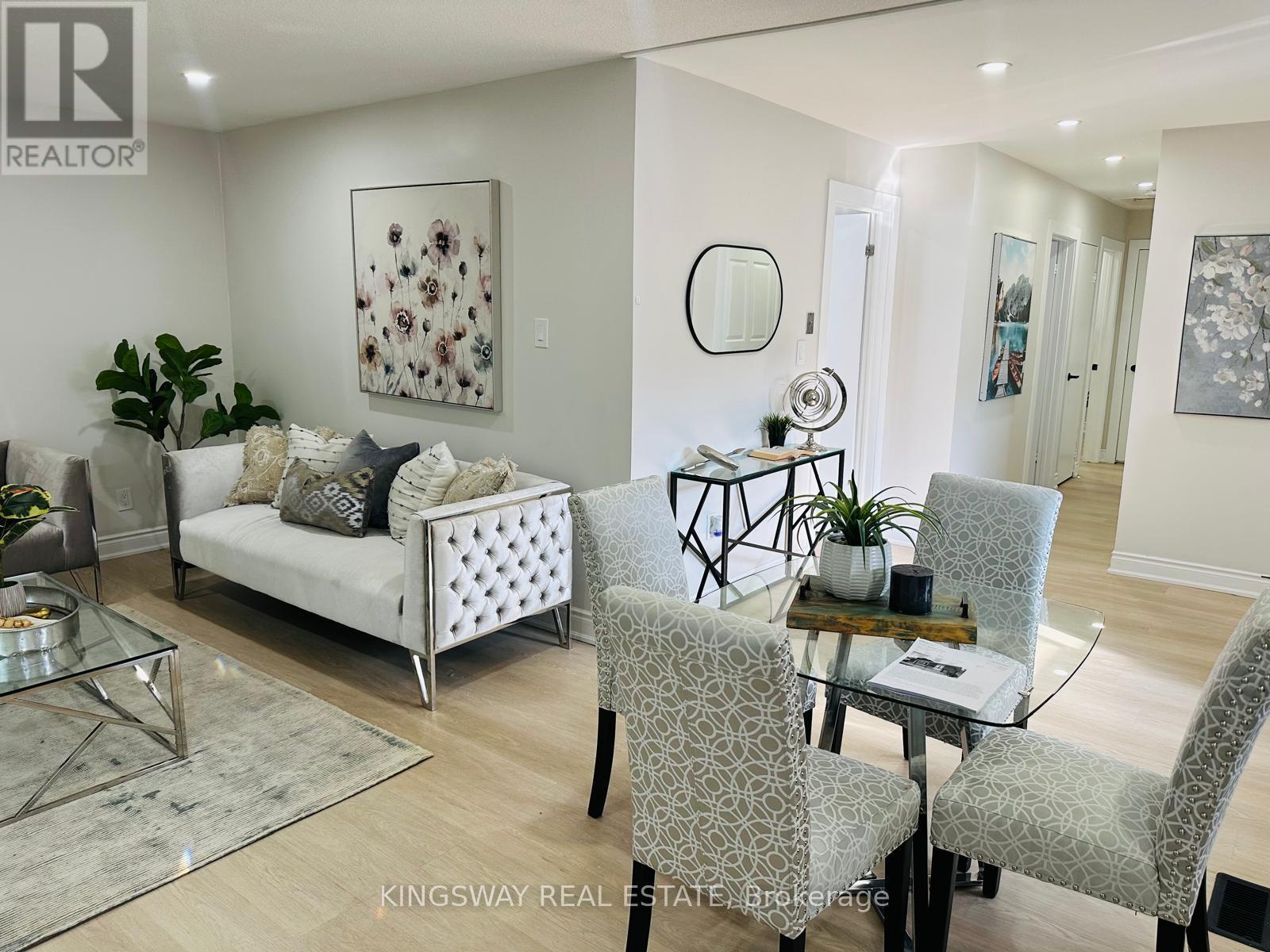 35 Silver Aspen Crescent, Kitchener, ON - Indoor Photo Showing Living Room