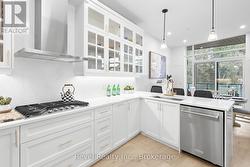 Stunning Kitchen, Quartz Counters - 
