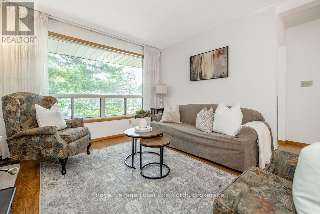 1928 Champlain Road, Tiny, ON - Indoor Photo Showing Living Room