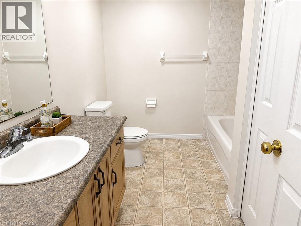 974 Creekside Drive, Waterloo, ON - Indoor Photo Showing Bathroom
