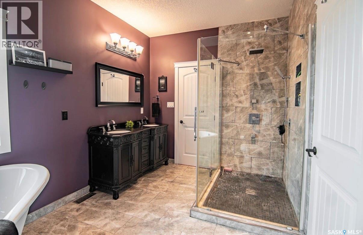 16 Hadley Road, Prince Albert, SK