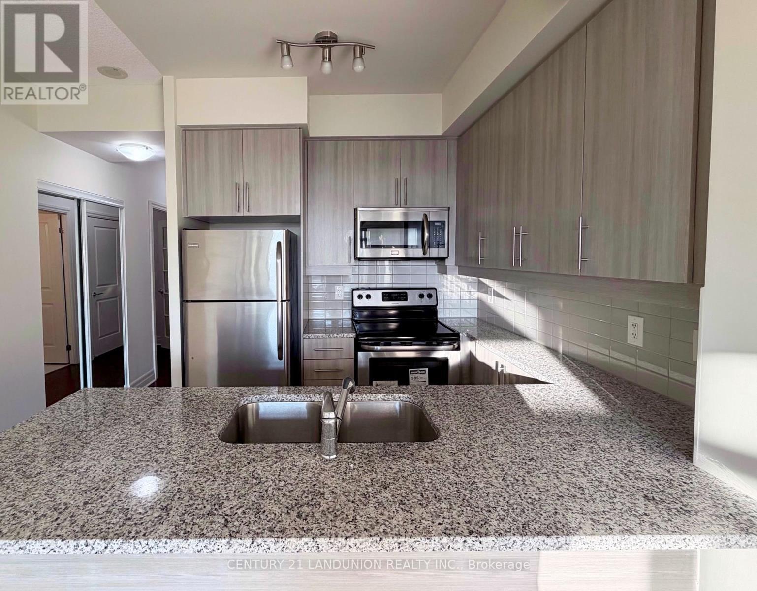 503 - 8110 Birchmount Road, Markham, ON - Indoor Photo Showing Kitchen With Upgraded Kitchen
