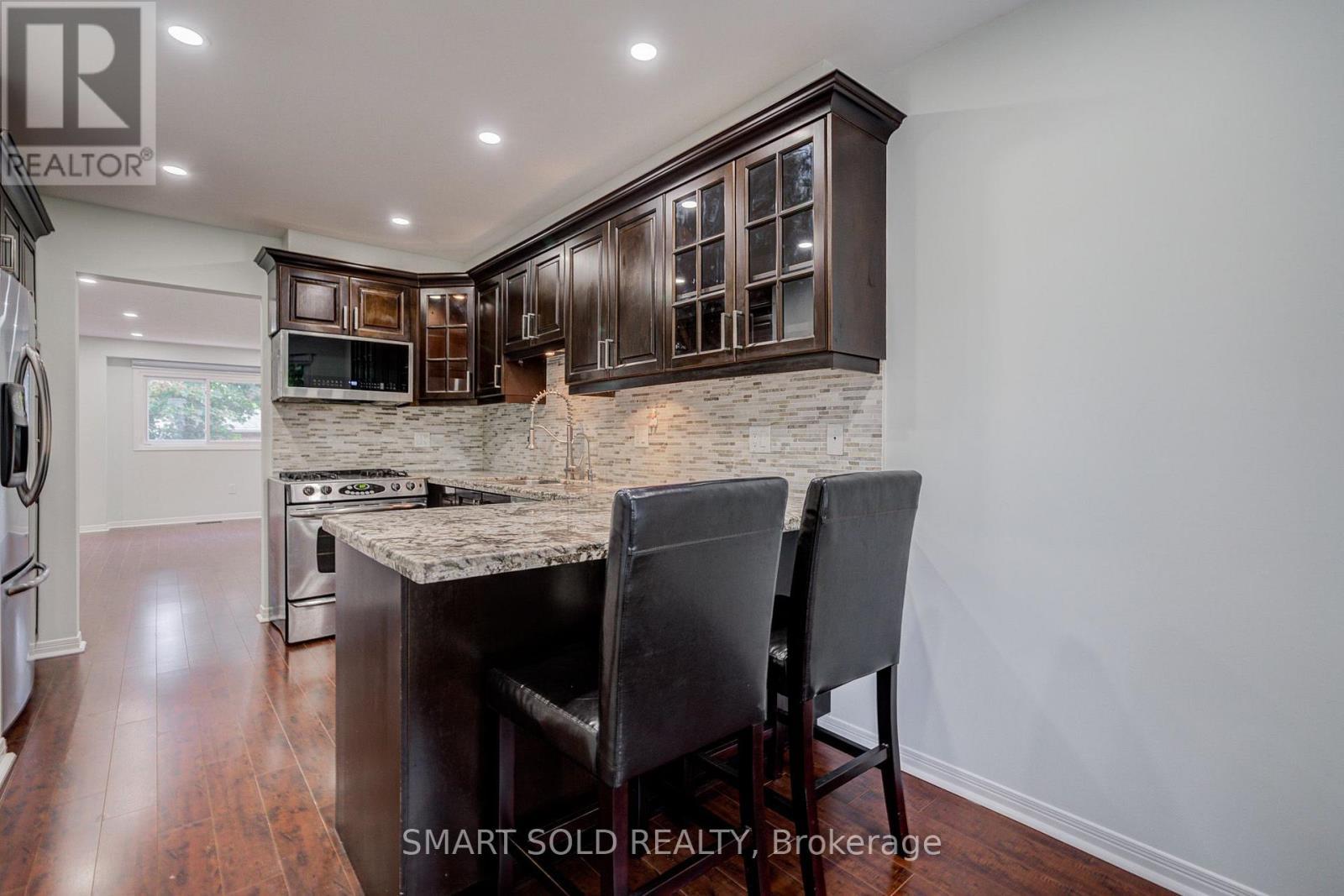 24 Snider Drive, Markham, ON - Indoor Photo Showing Kitchen With Upgraded Kitchen