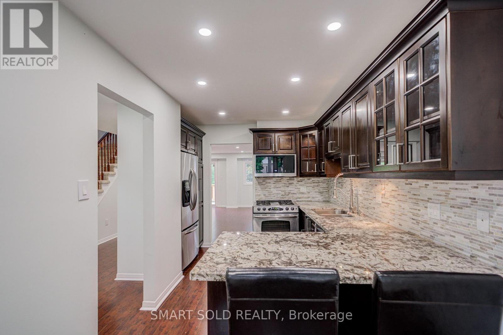 24 Snider Drive, Markham, ON - Indoor Photo Showing Kitchen With Upgraded Kitchen