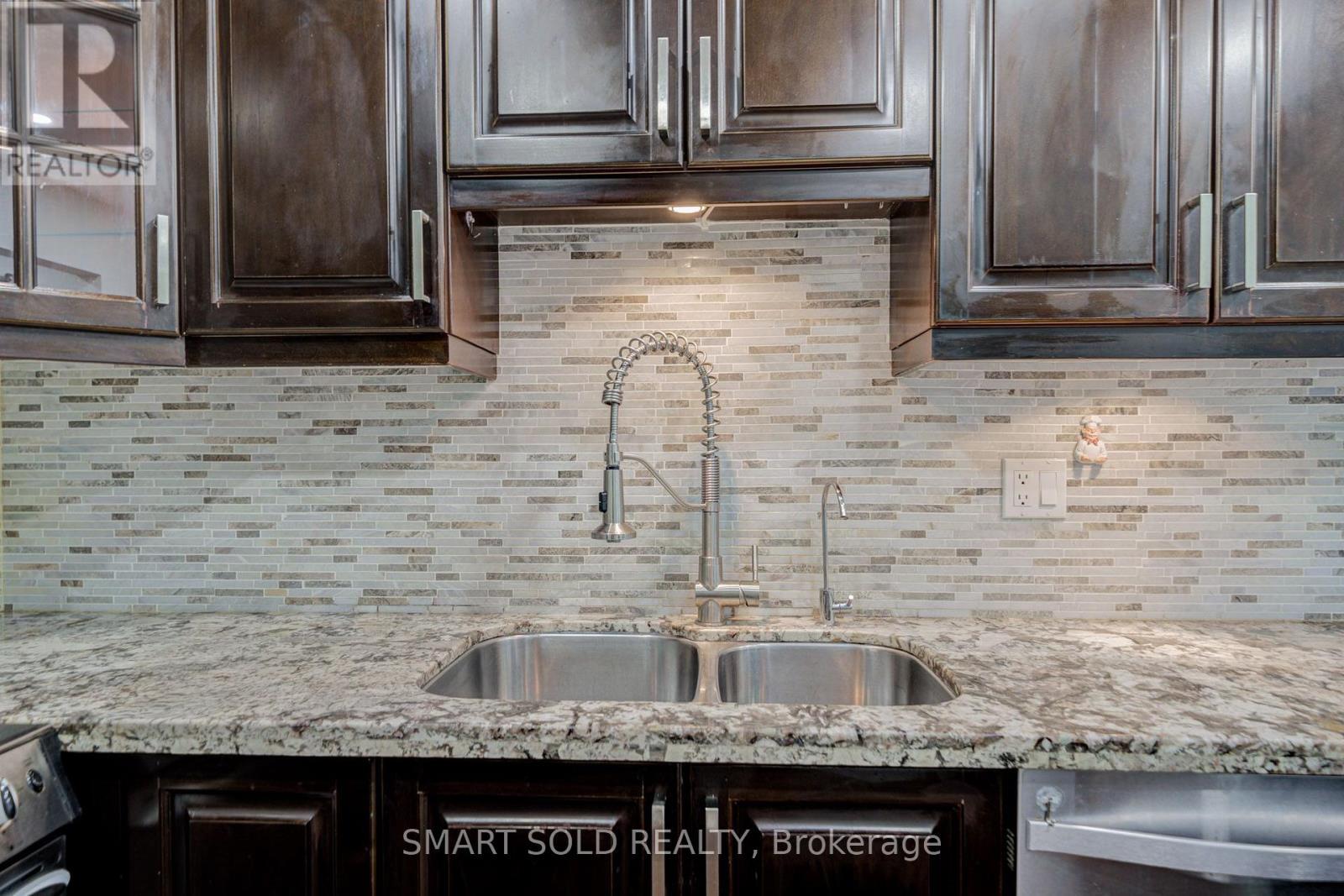 24 Snider Drive, Markham, ON - Indoor Photo Showing Kitchen With Double Sink With Upgraded Kitchen