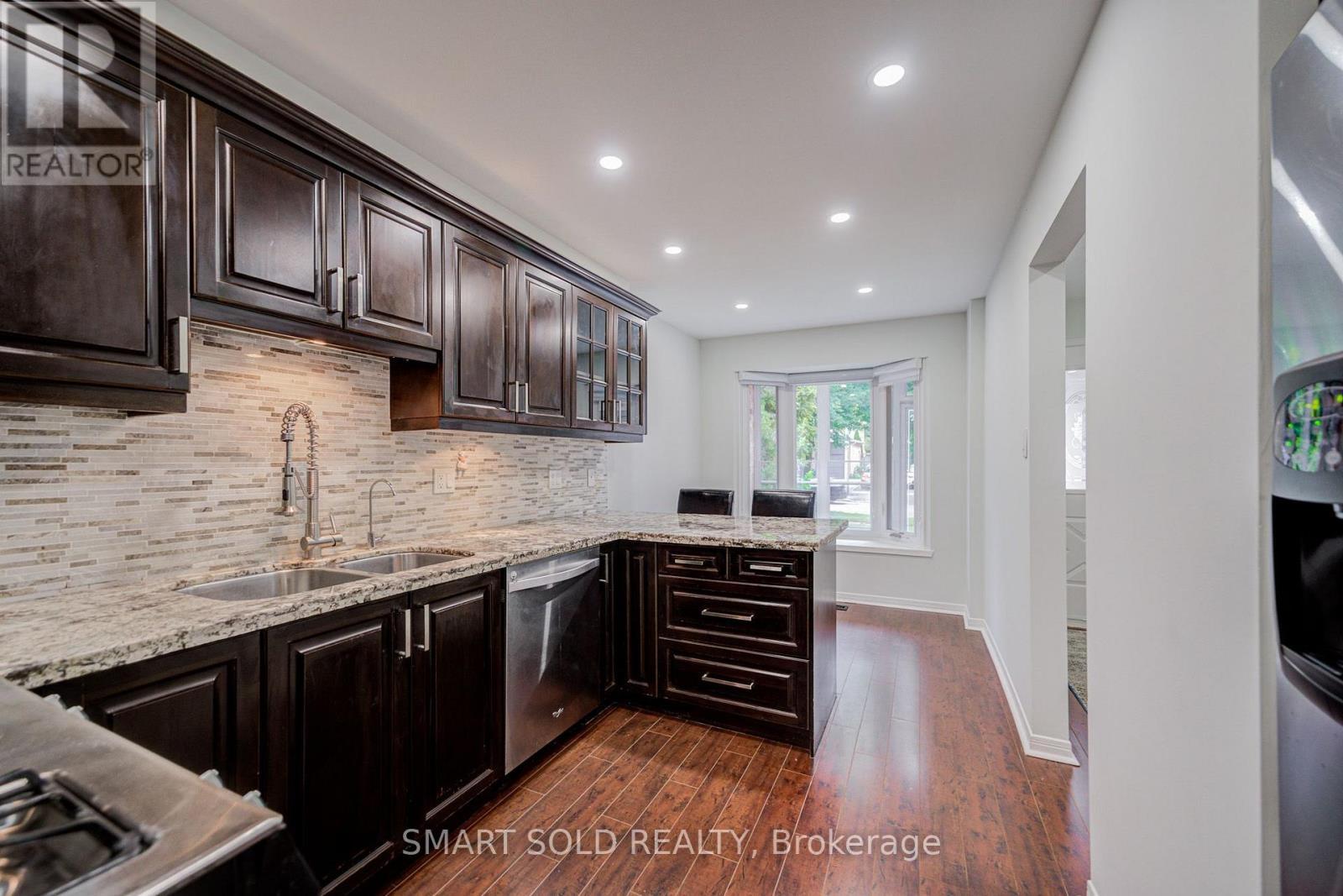 24 Snider Drive, Markham, ON - Indoor Photo Showing Kitchen With Upgraded Kitchen