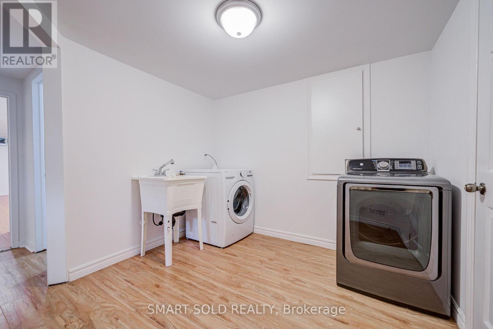 24 Snider Drive, Markham, ON - Indoor Photo Showing Laundry Room