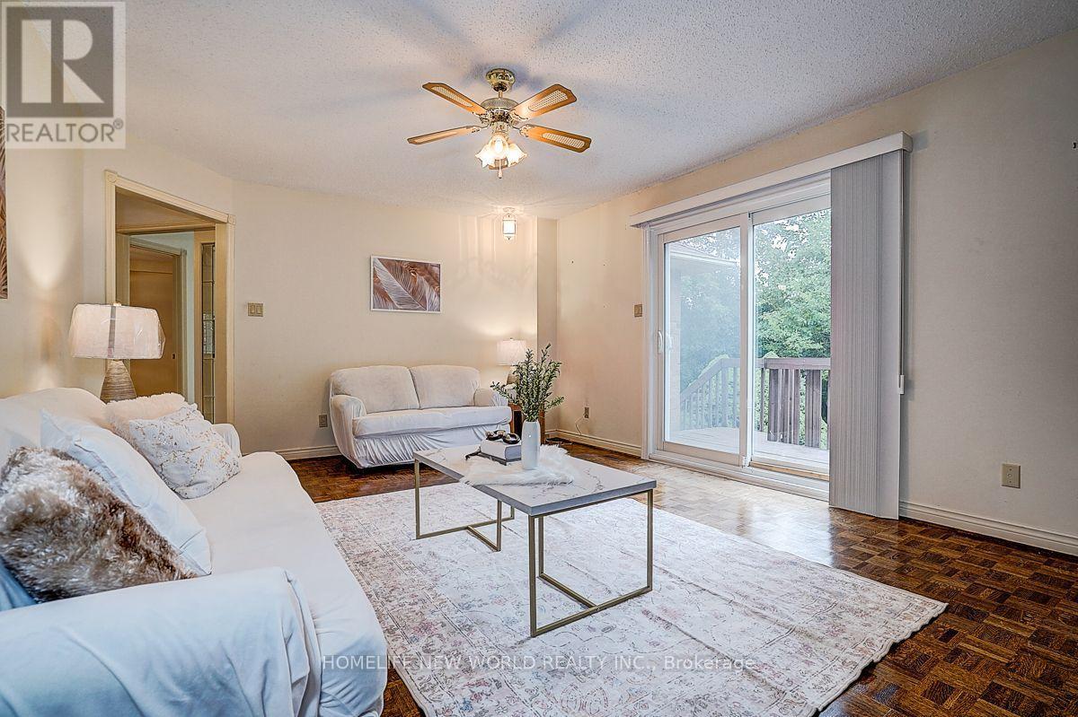 51 Leighland Drive, Markham, ON - Indoor Photo Showing Living Room