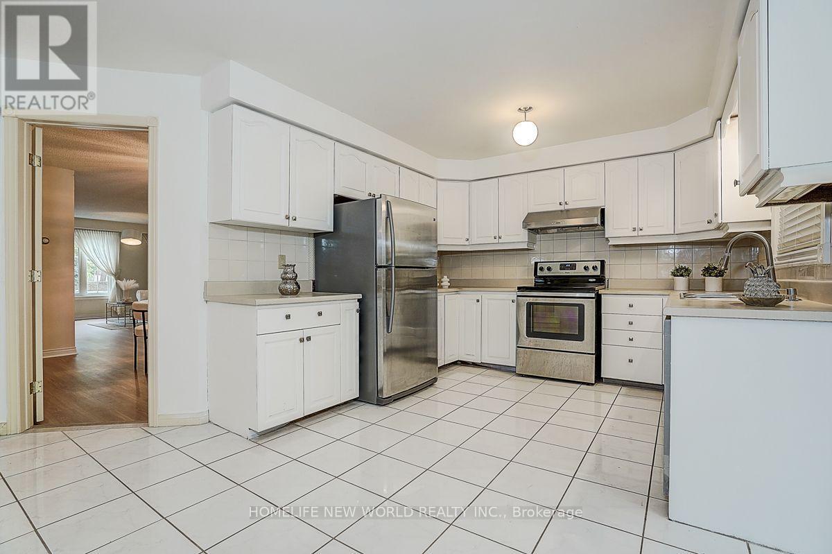 51 Leighland Drive, Markham, ON - Indoor Photo Showing Kitchen With Stainless Steel Kitchen