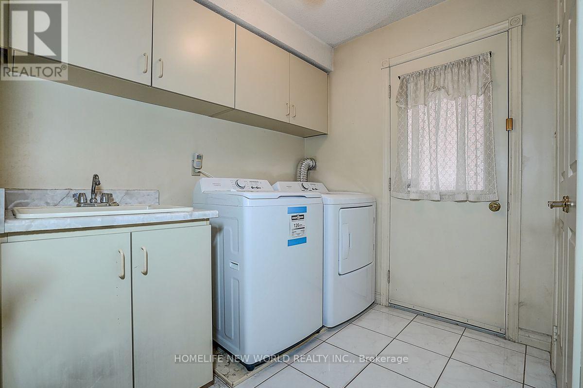 51 Leighland Drive, Markham, ON - Indoor Photo Showing Laundry Room