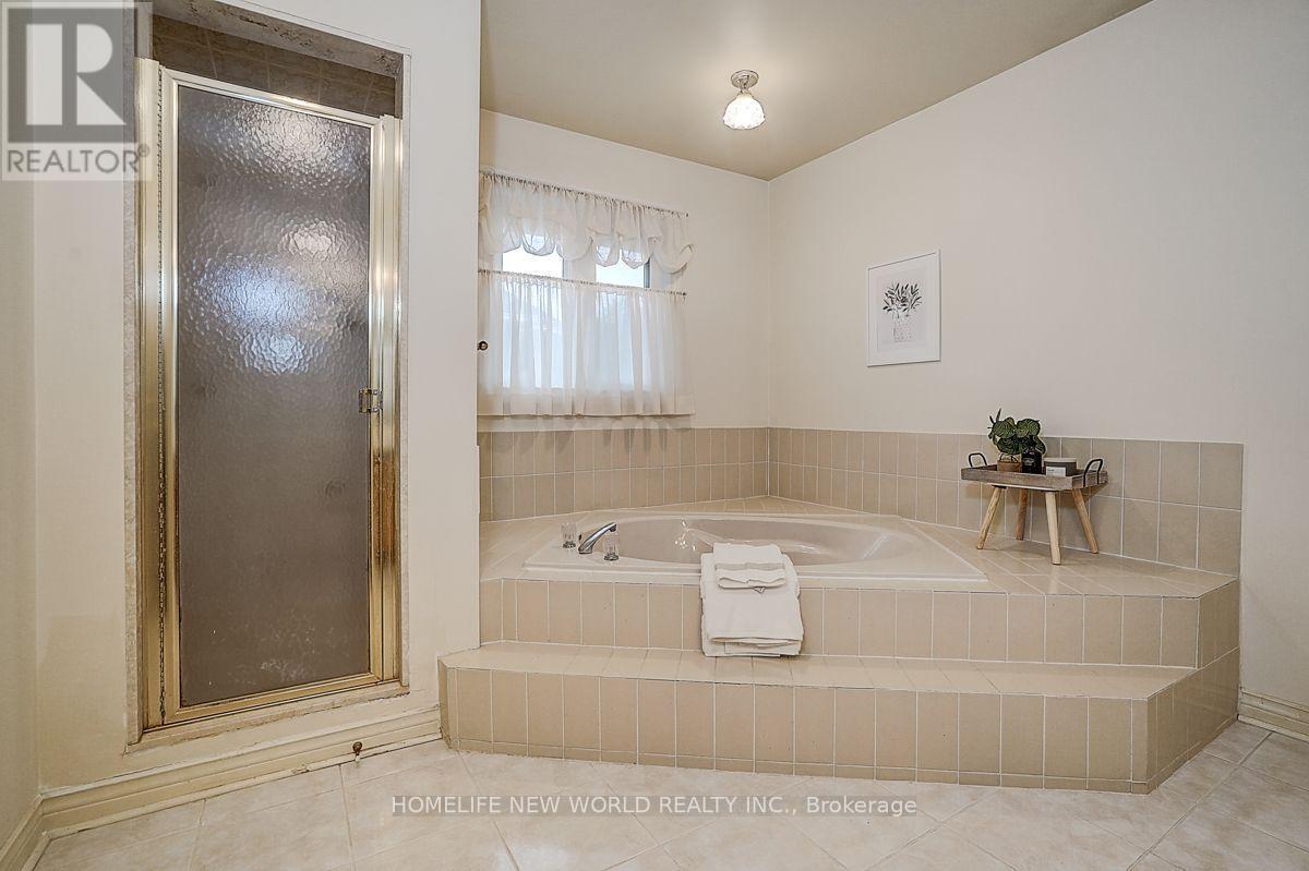 51 Leighland Drive, Markham, ON - Indoor Photo Showing Bathroom