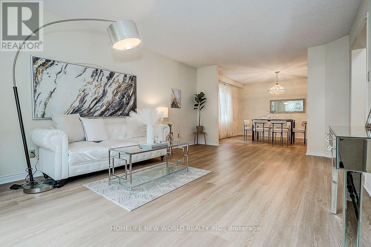 51 Leighland Drive, Markham, ON - Indoor Photo Showing Living Room