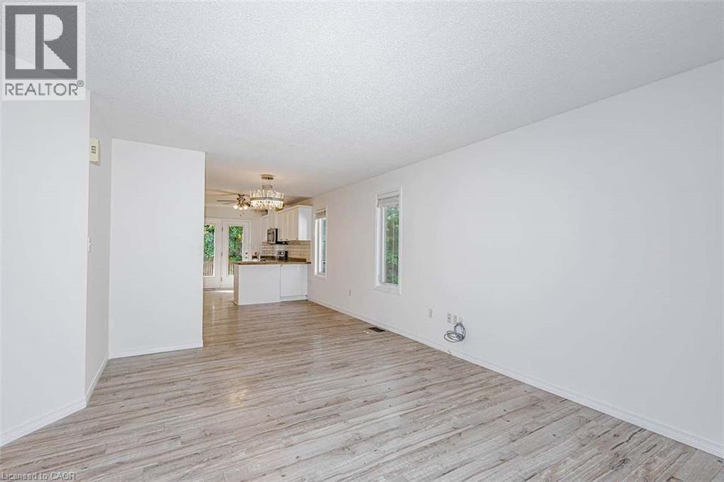 47 Queensway Drive, Strathroy, ON - Indoor Photo Showing Other Room