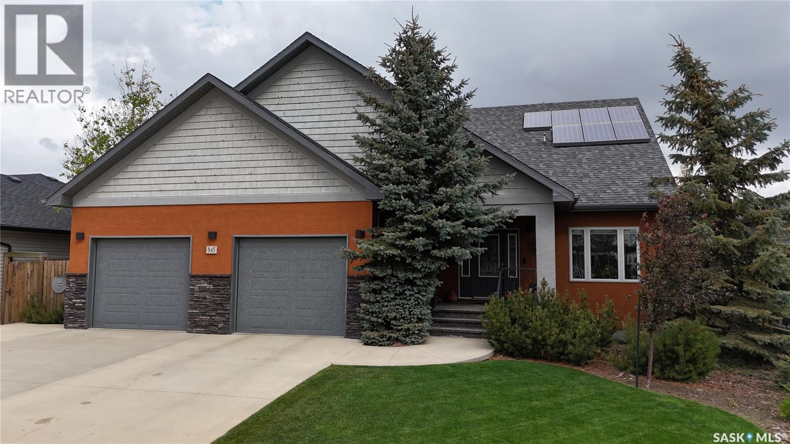 845 Prestwick Drive, Swift Current, SK - Outdoor With Facade