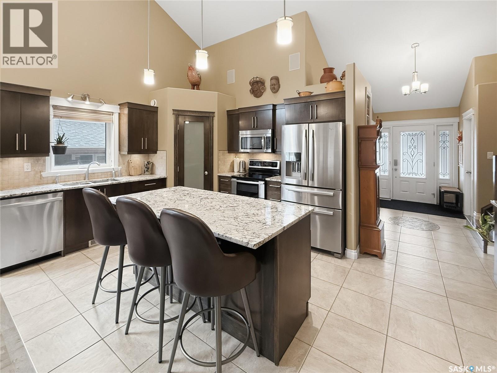 845 Prestwick Drive, Swift Current, SK - Indoor Photo Showing Kitchen With Upgraded Kitchen
