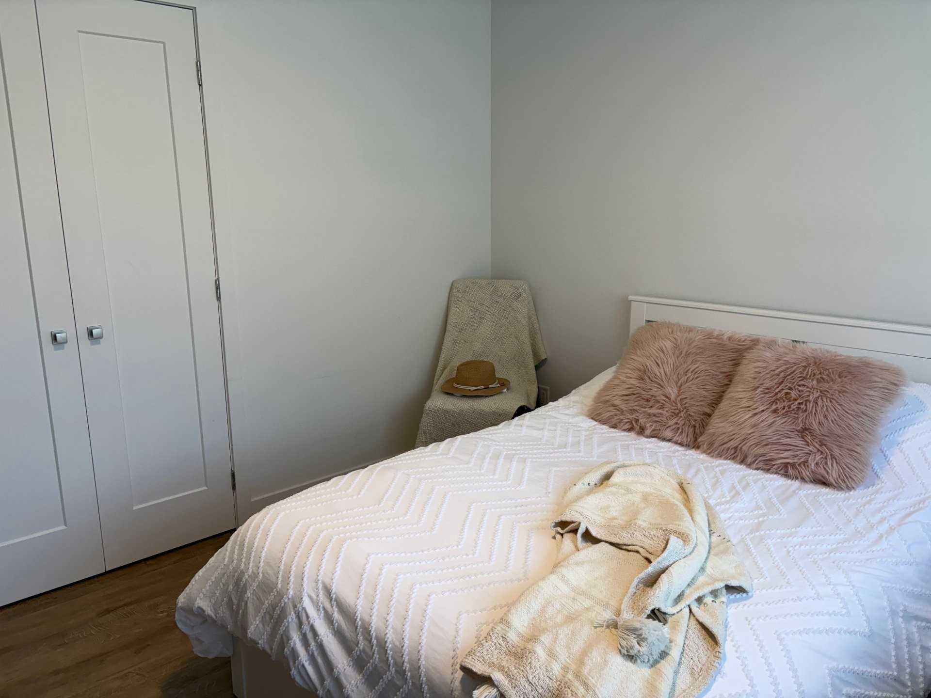Bedroom - 2-146 Boul. Je-Me-Souviens, Laval (Sainte-Rose), QC - Indoor Photo Showing Bedroom