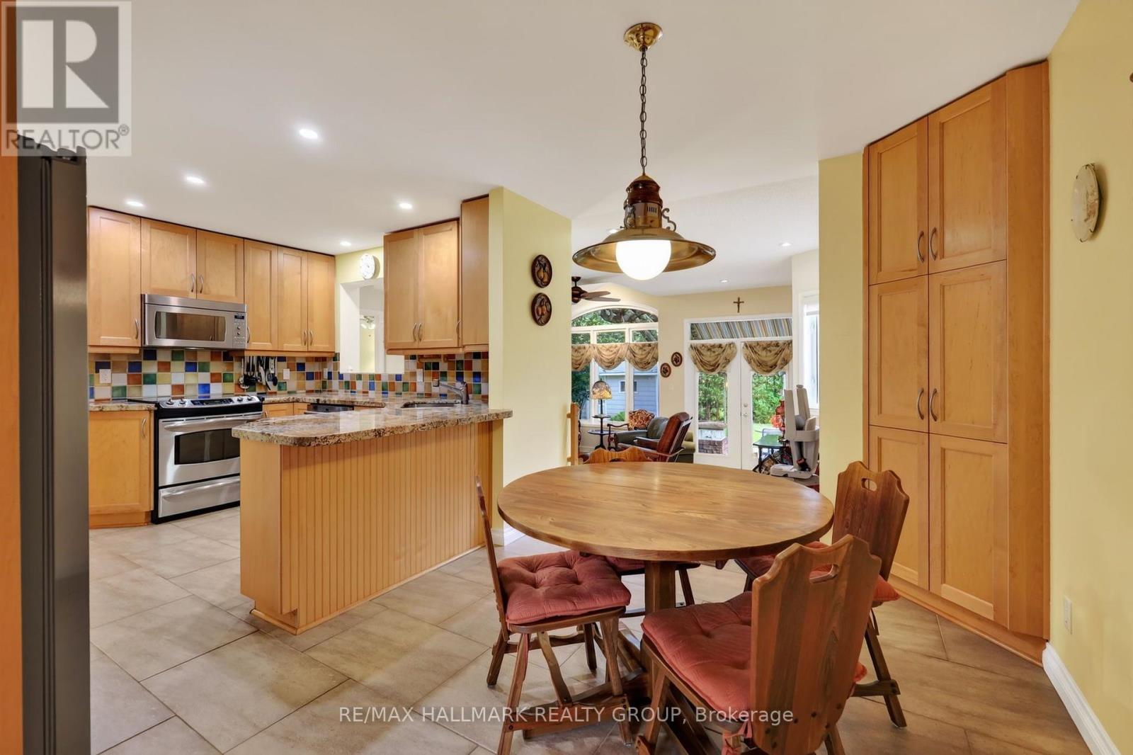 2692 Colman Street, Ottawa, ON - Indoor