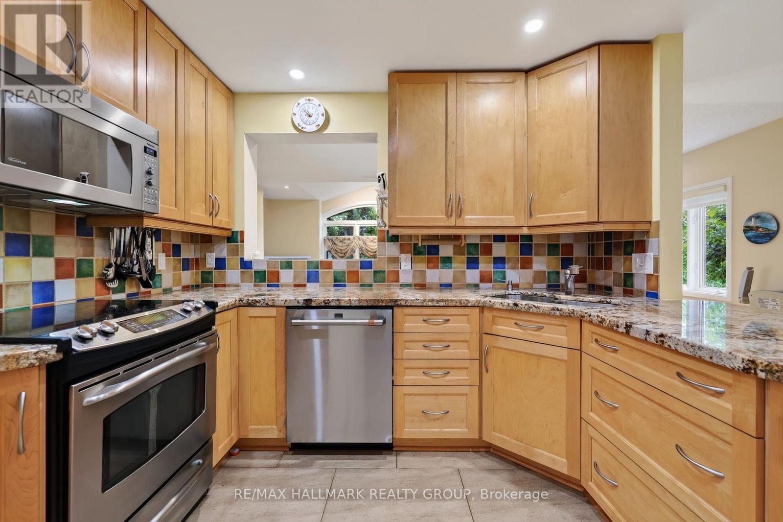2692 Colman Street, Ottawa, ON - Indoor Photo Showing Kitchen With Stainless Steel Kitchen