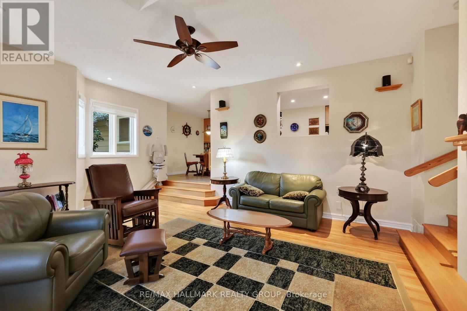2692 Colman Street, Ottawa, ON - Indoor Photo Showing Living Room