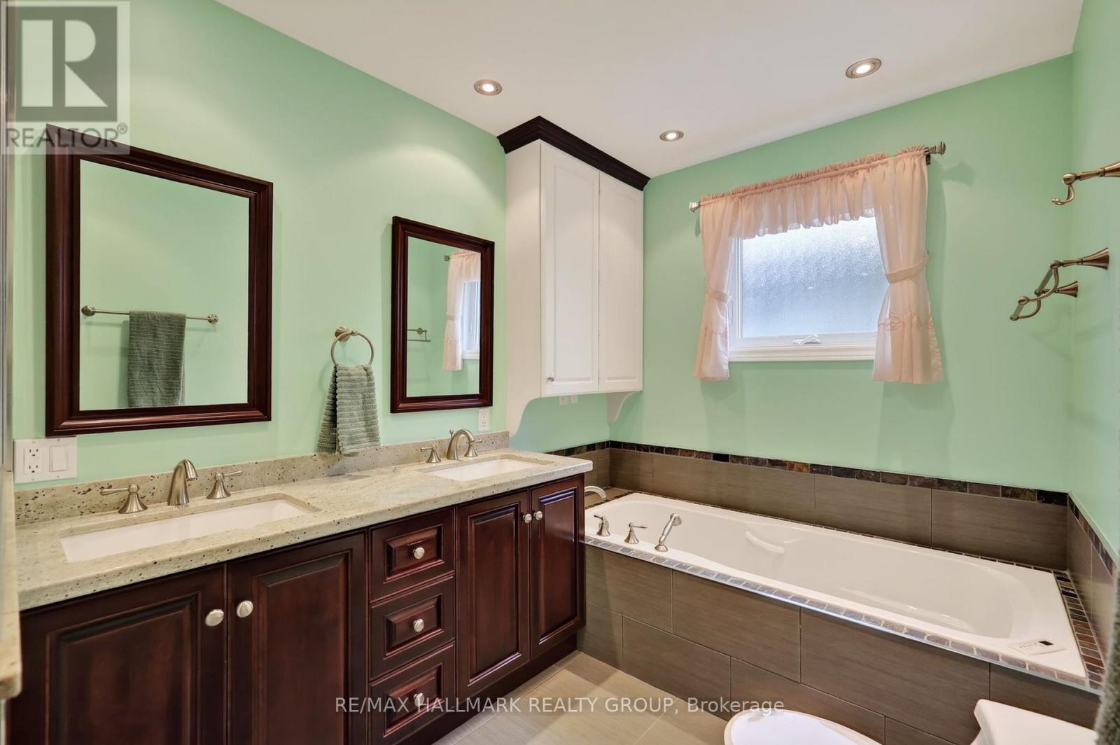 2692 Colman Street, Ottawa, ON - Indoor Photo Showing Bathroom