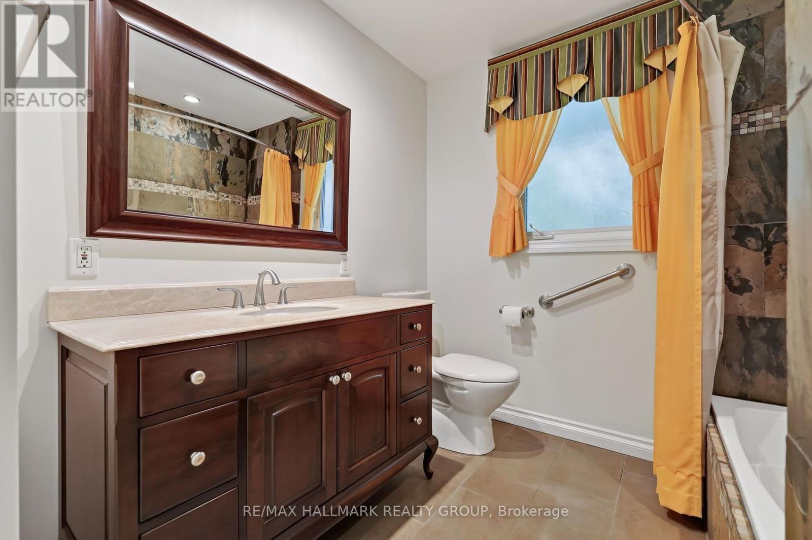2692 Colman Street, Ottawa, ON - Indoor Photo Showing Bathroom
