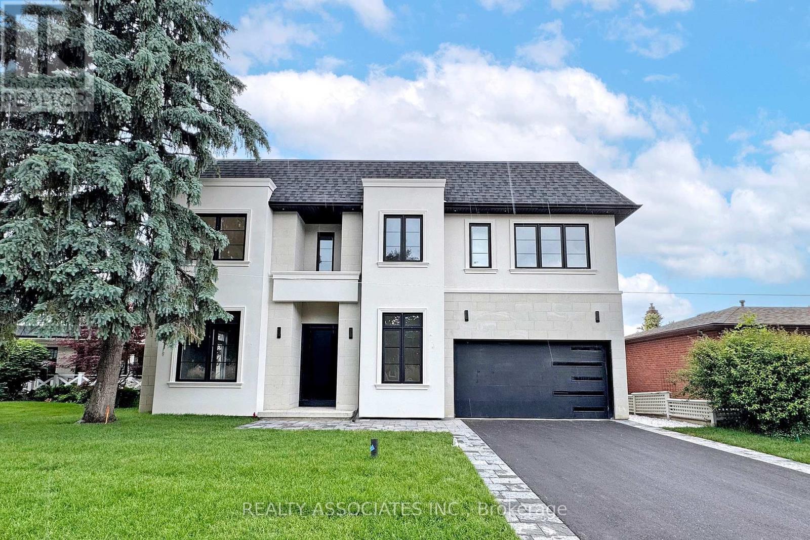 32 Cossar Avenue, Aurora, ON - Outdoor With Facade