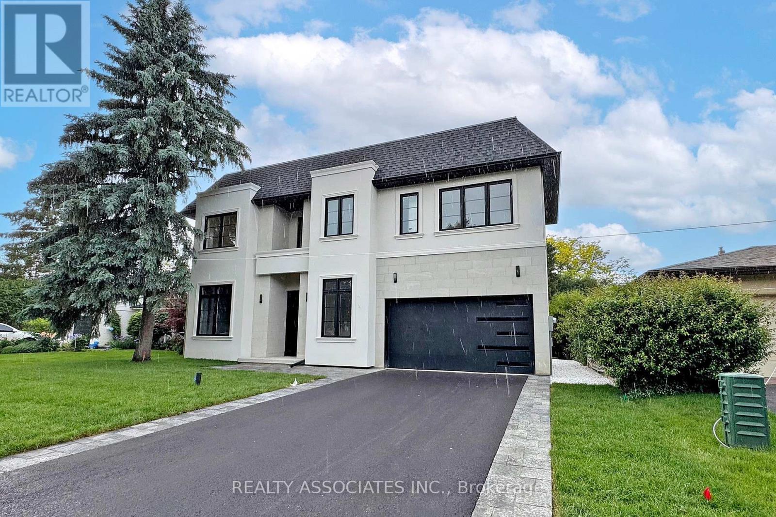 32 Cossar Avenue, Aurora, ON - Outdoor With Facade